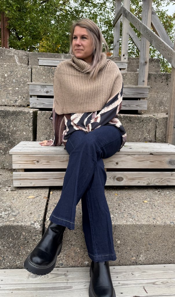 Mille - Stickad poncho krage - Taupe- Nyhet