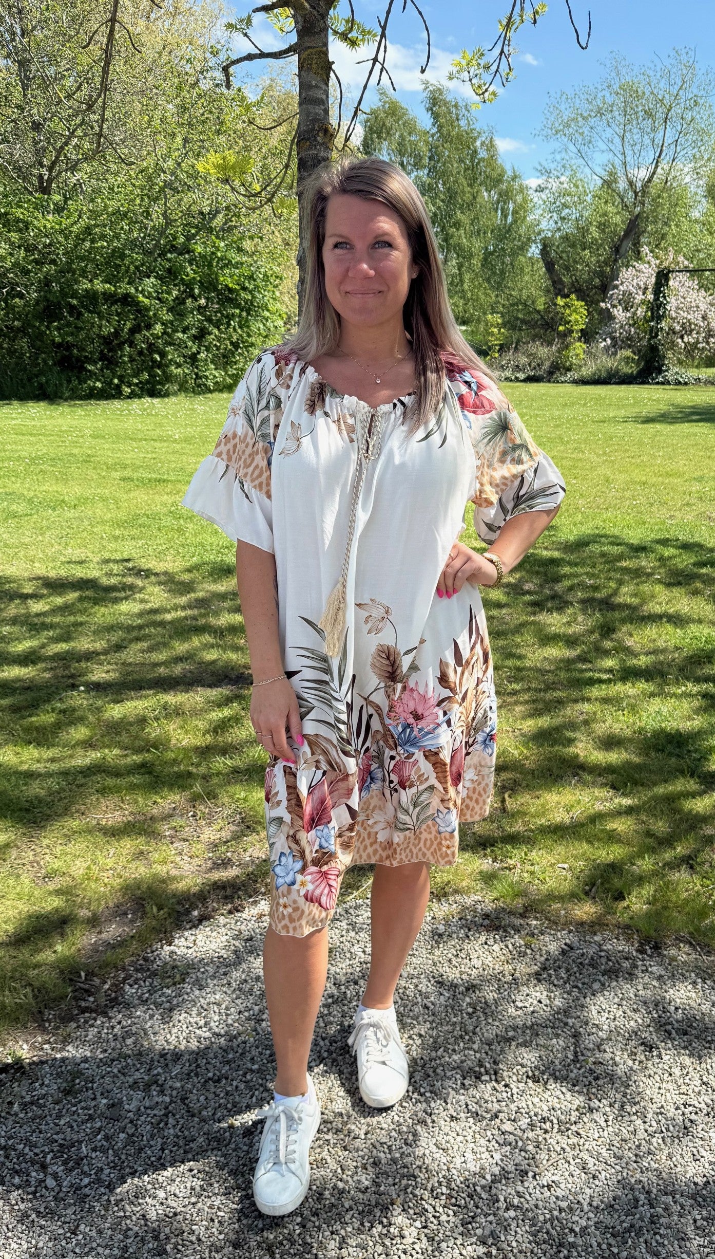 Prisca semesterklänning Flower Creme