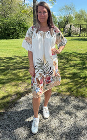 Prisca semesterklänning Flower Creme