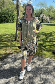 Prisca semesterklänning Flower Army