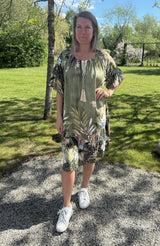 Prisca semesterklänning Flower Army