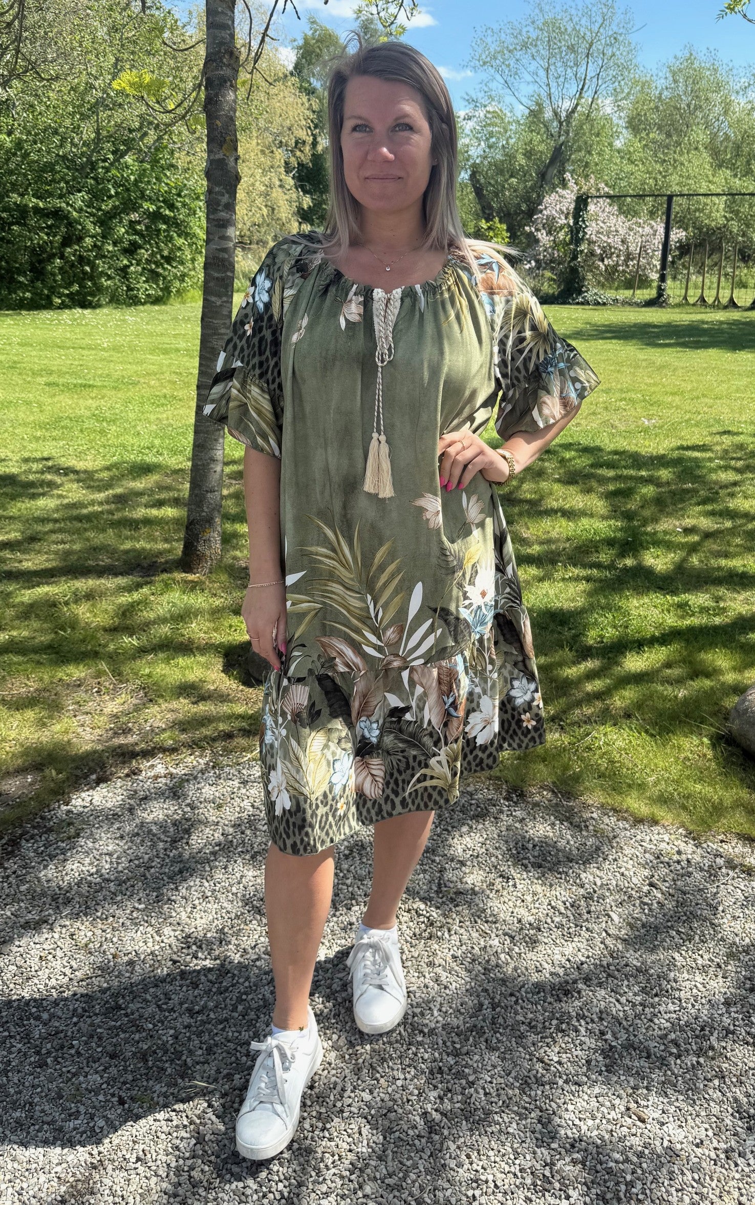 Prisca semesterklänning Flower Army