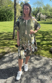 Prisca semesterklänning Flower Army
