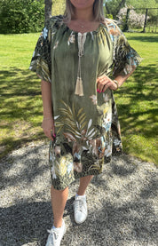 Prisca semesterklänning Flower Army