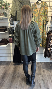 Raya Blus med volang Khaki