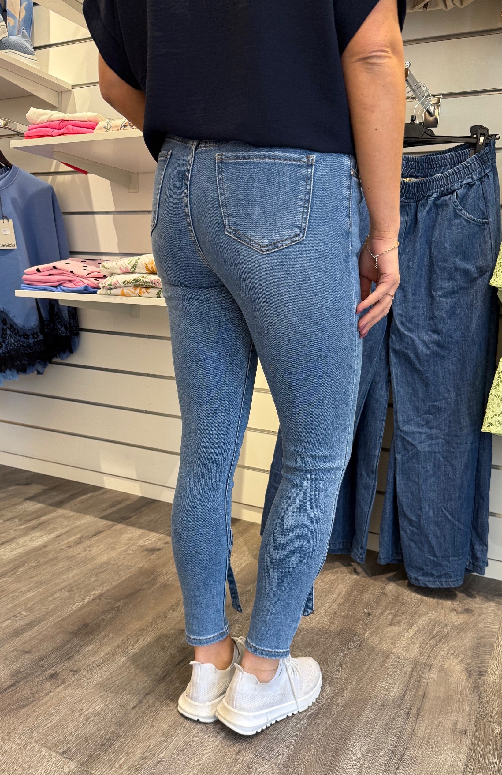 Rita- Jeans - Rosetter - Ljus Denim - Nyhet