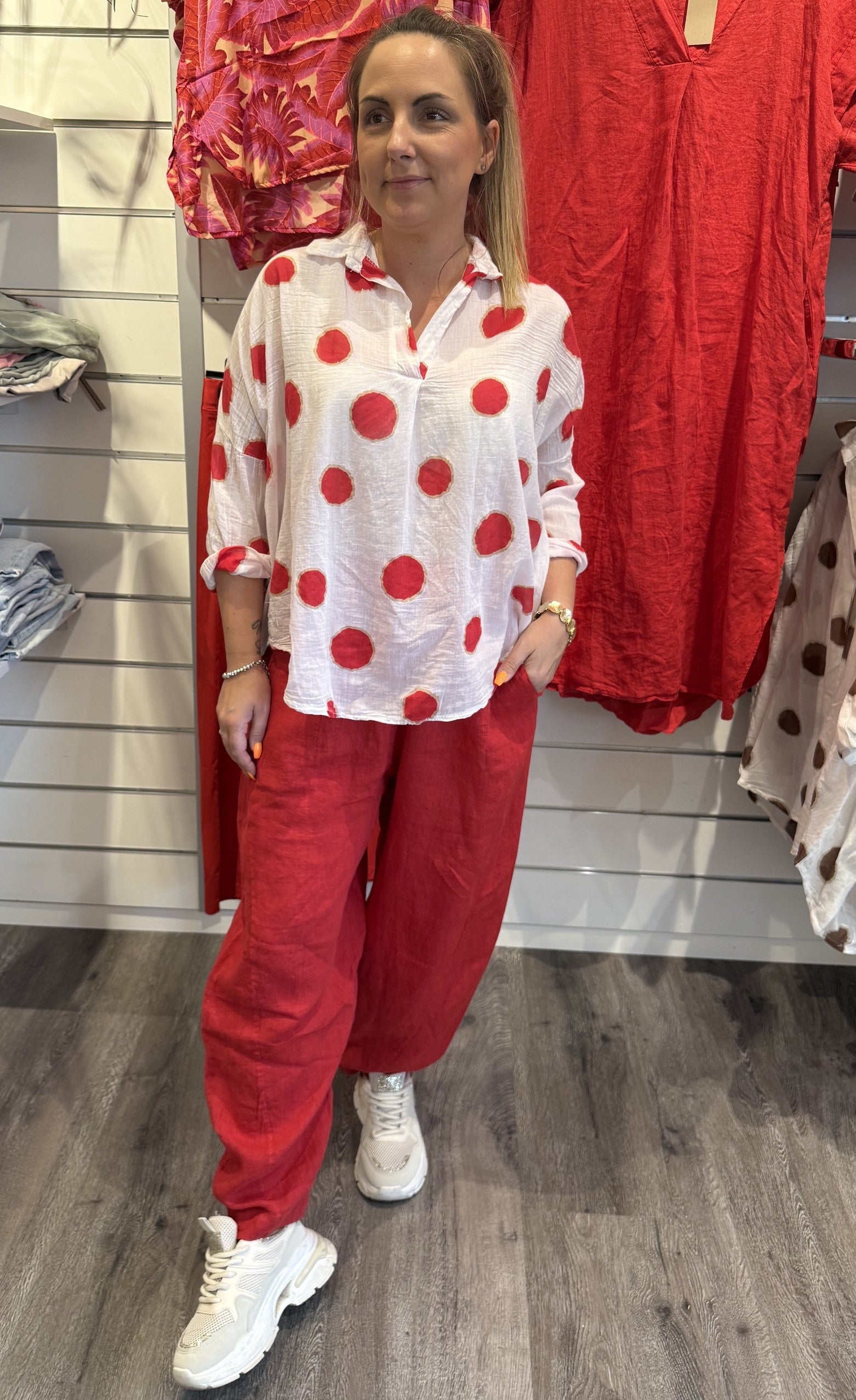 Riva Blus Prickar Röd