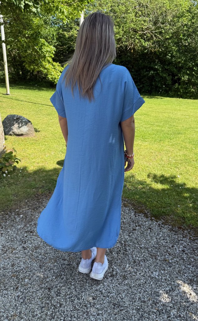 Samos  - V-ringad klänning - Denimblå - Nyhet