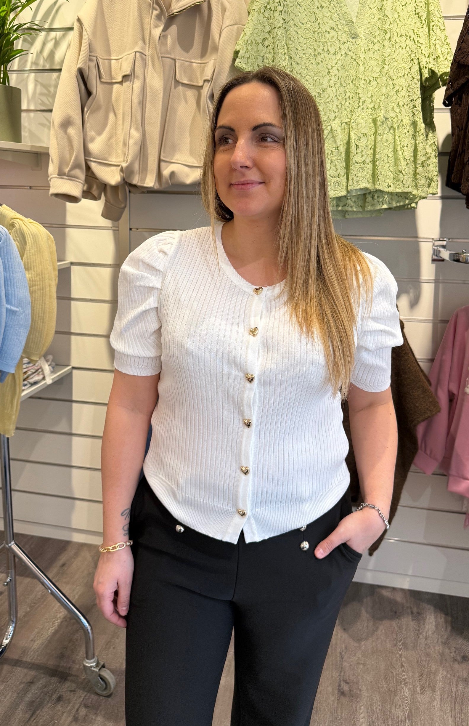 Sandra - Stickad topp - Hjärtan  - Vit