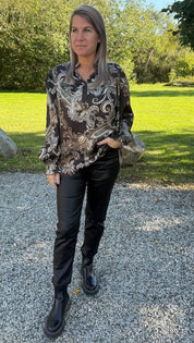 SBOlivia- Blus - Paisleymönster - Chocolate- Nyhet