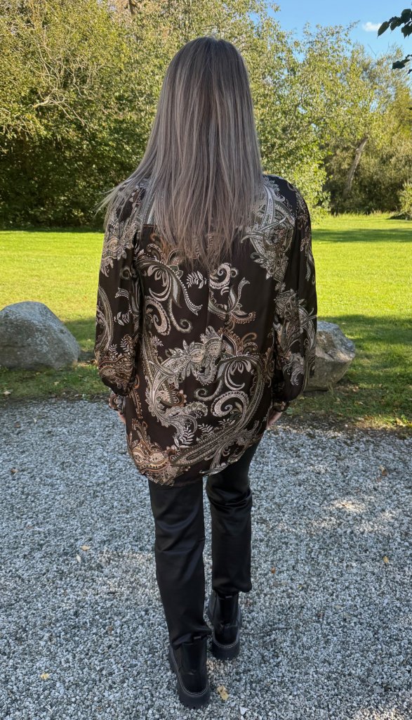 SBOlivia- Blus - Paisleymönster - Chocolate- Nyhet