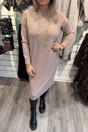 Kajsa Finstickad klänning Beige