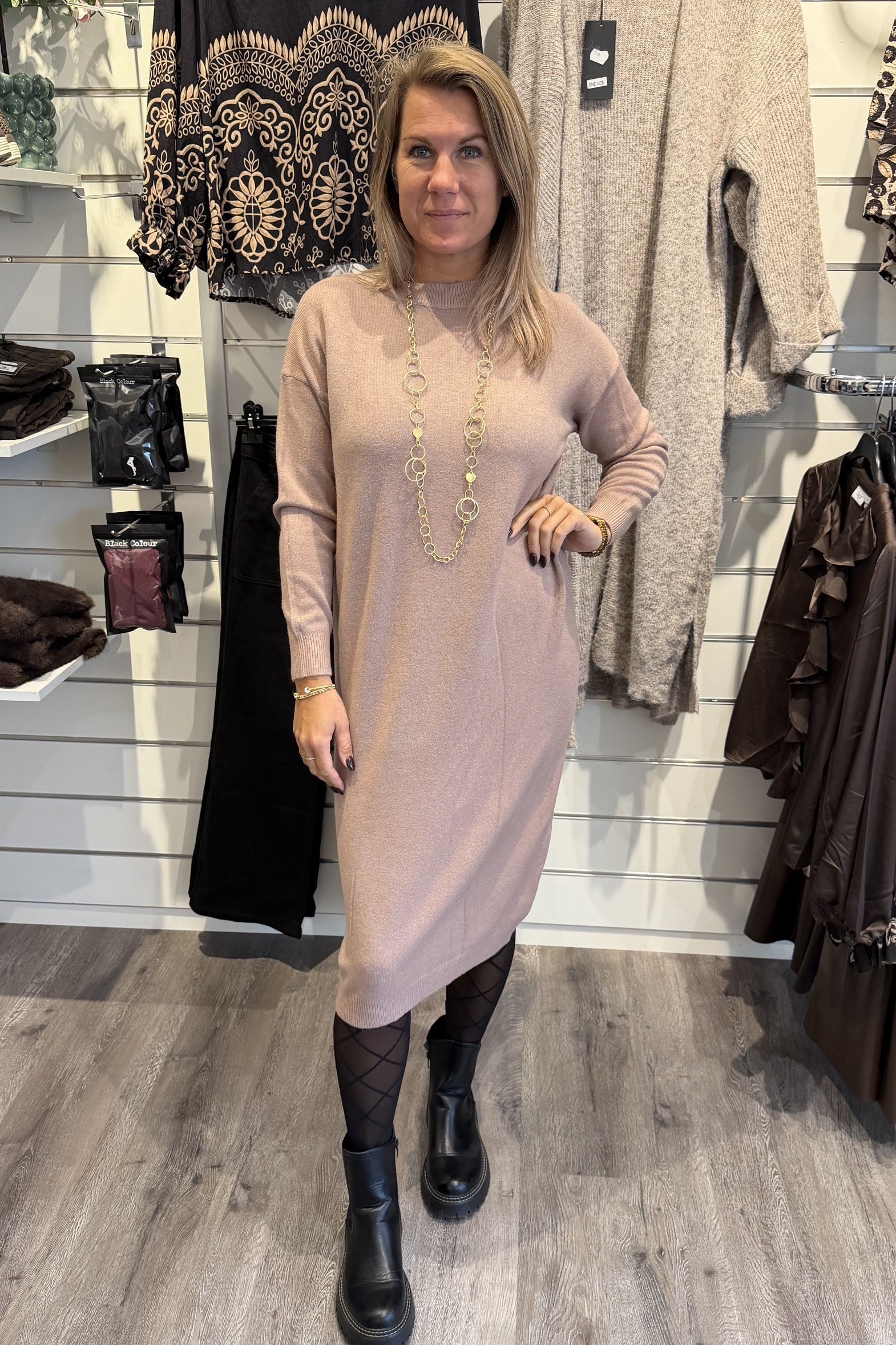 stickadklanningtaupe_d5393412-11a0-4387-aeb0-296db85d191c.jpg