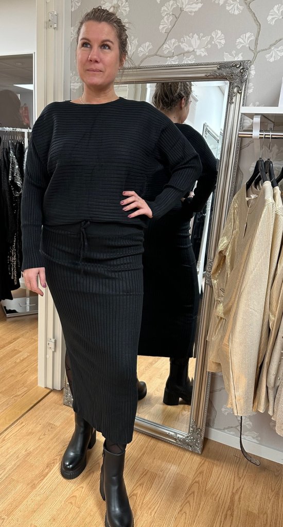 Iris - Set Ribbad Tröja & kjol - Svart- Nyhet