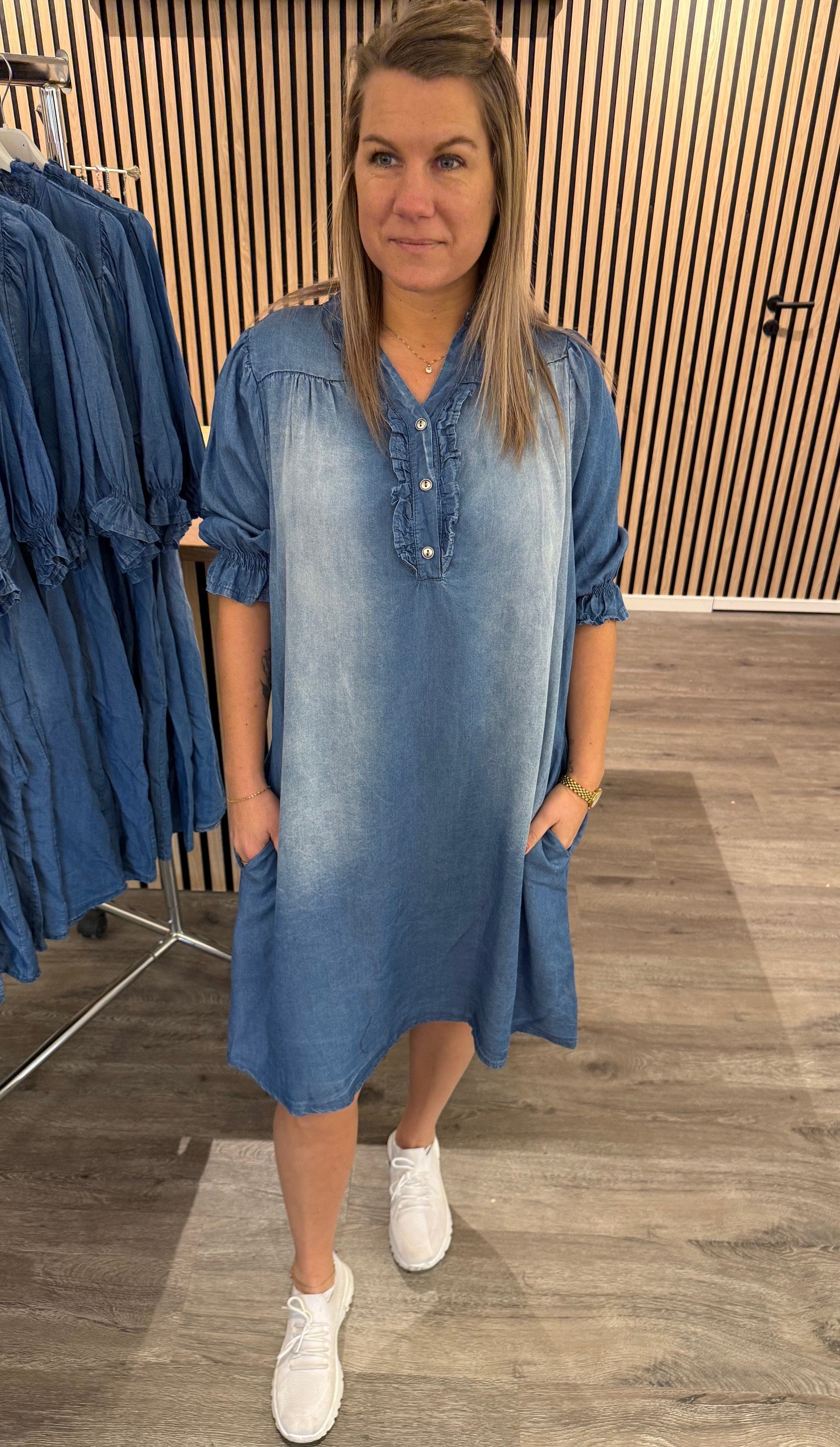 Tindra - Jeansklänning - Denim