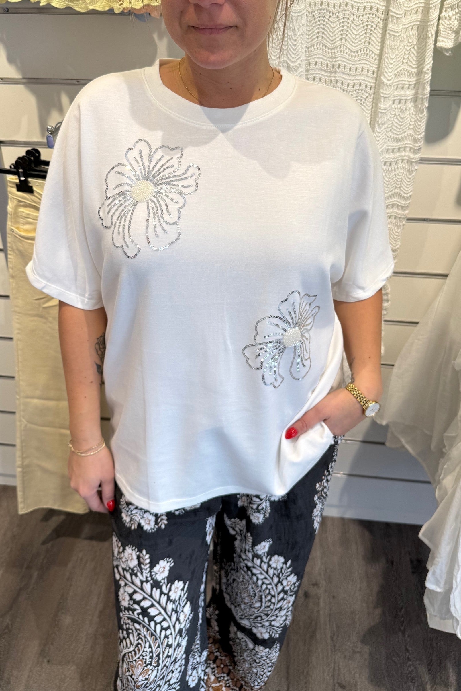 Trine - T-shirt Blomma - Vit