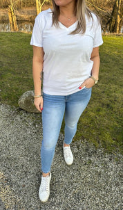 Ewa - T-shirt- V-ringad - Vit - Nyhet