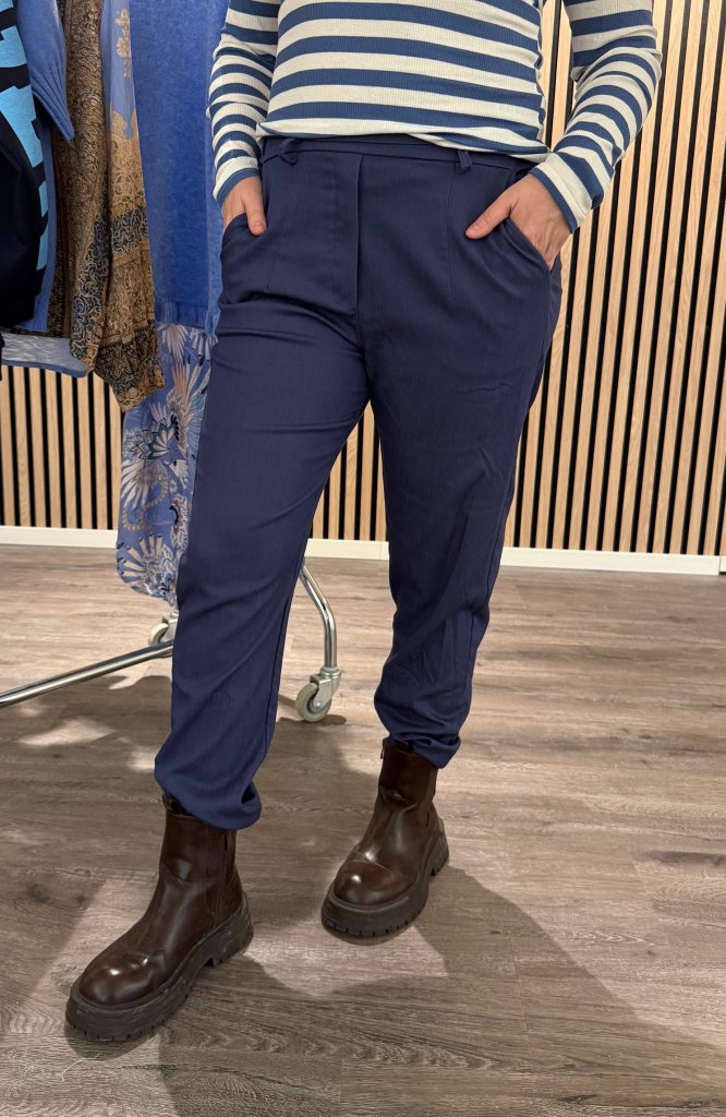 Kendra- Byxa med resår - Mörk denim- Nyhet