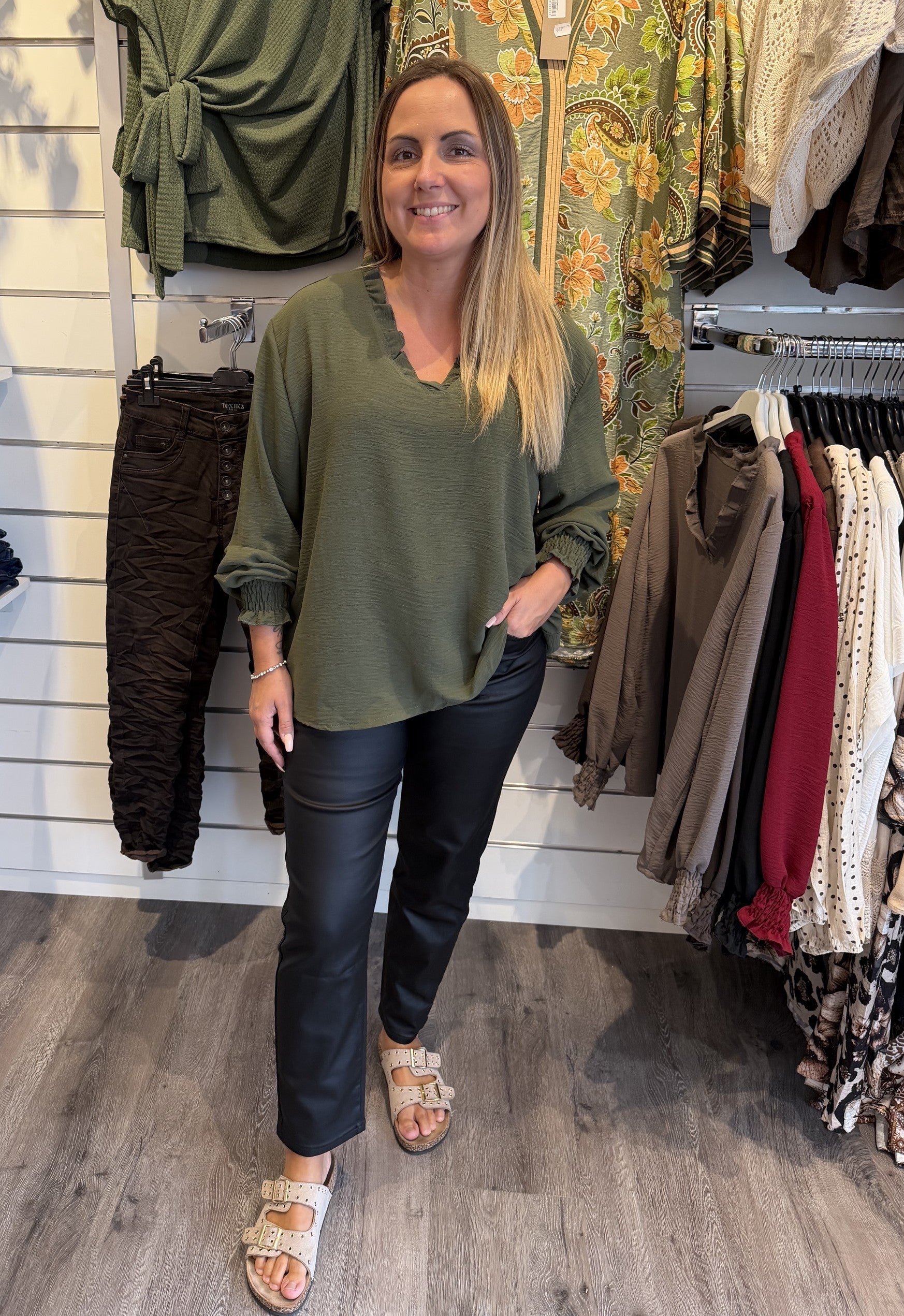 Vendela Blus V-ringad Khaki