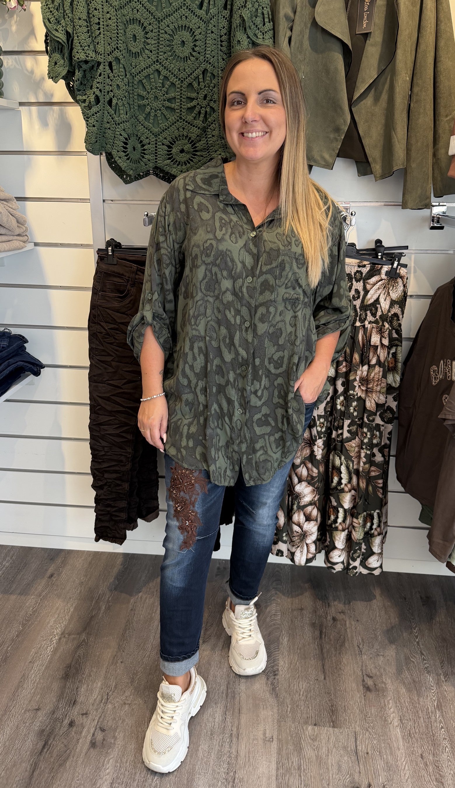 Ylva längre blus Leopard Khaki