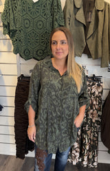 Ylva längre blus Leopard Khaki