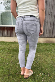 Zelma - Jeans med knappar - Ljusgrå - Nyhet
