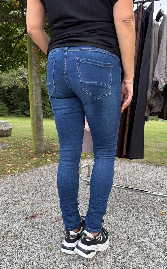 Zelma - Jeans med knappar - Mörk Denim - Nyhet