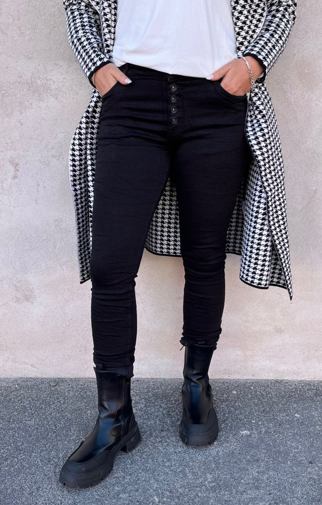 Zelma - Jeans med knappar - Svart - Nyhet