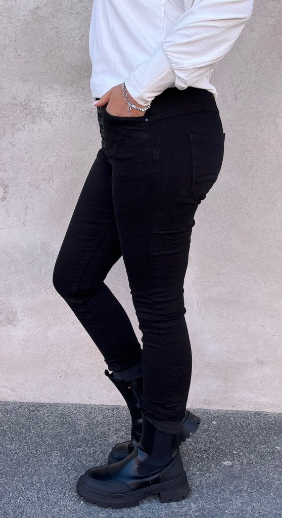 Zelma - Jeans med knappar - Svart - Nyhet