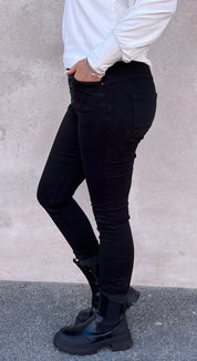 Zelma - Jeans med knappar - Svart - Nyhet