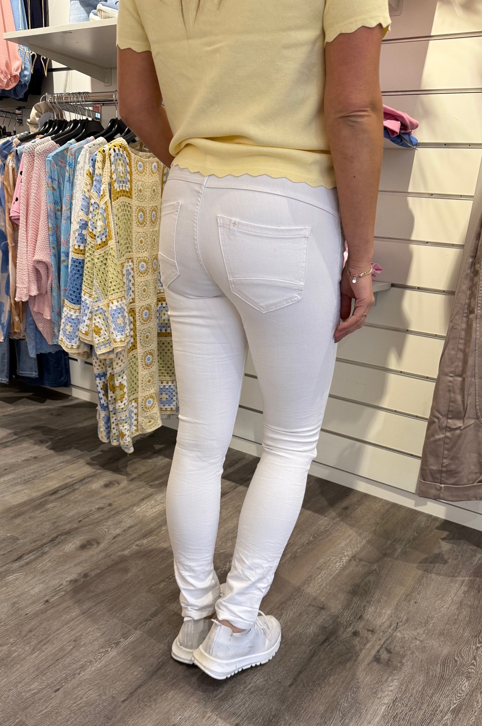 Zelma - Jeans med knappar - Vit- Nyhet