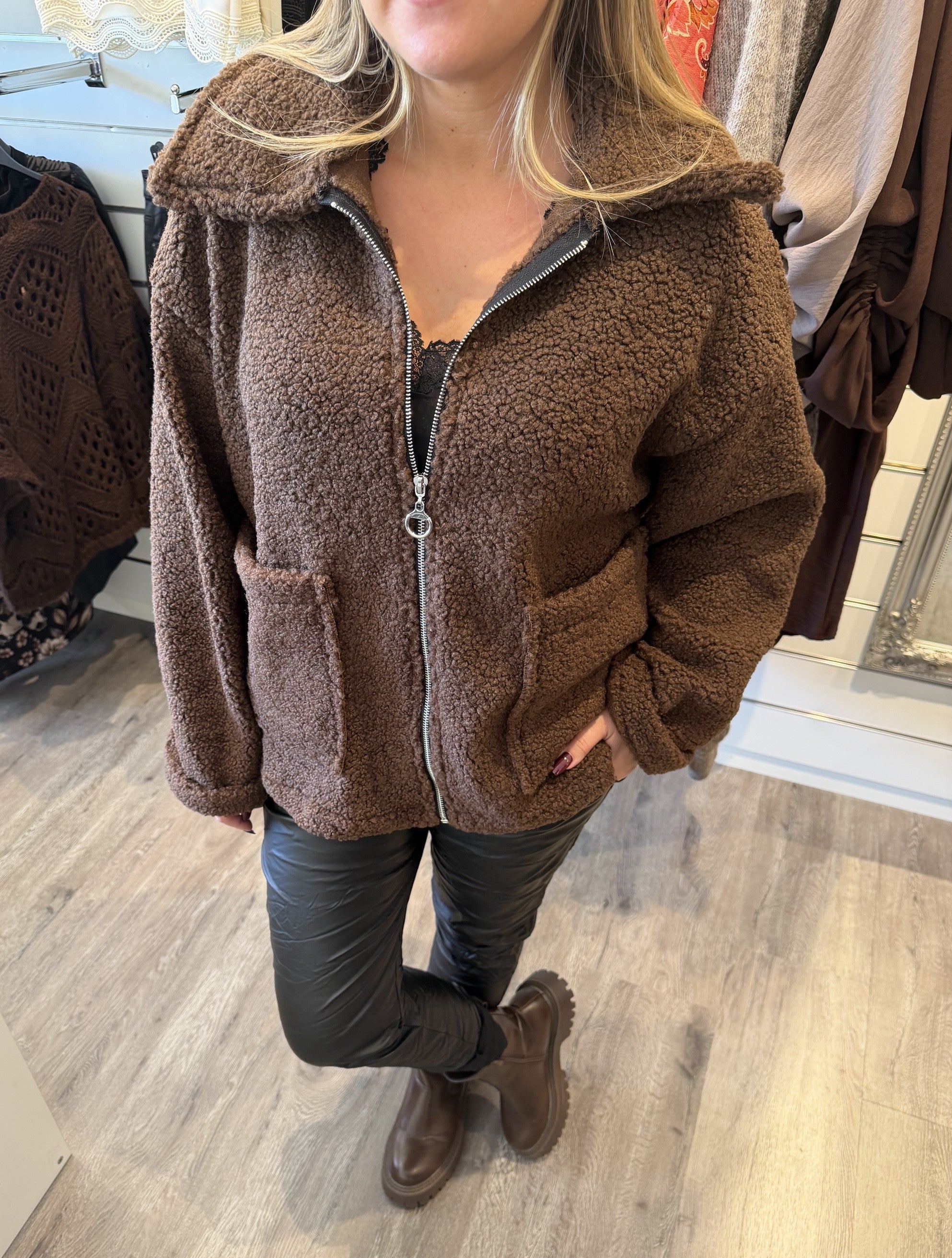 Harriet Teddyjacka Kort Zip Coffee