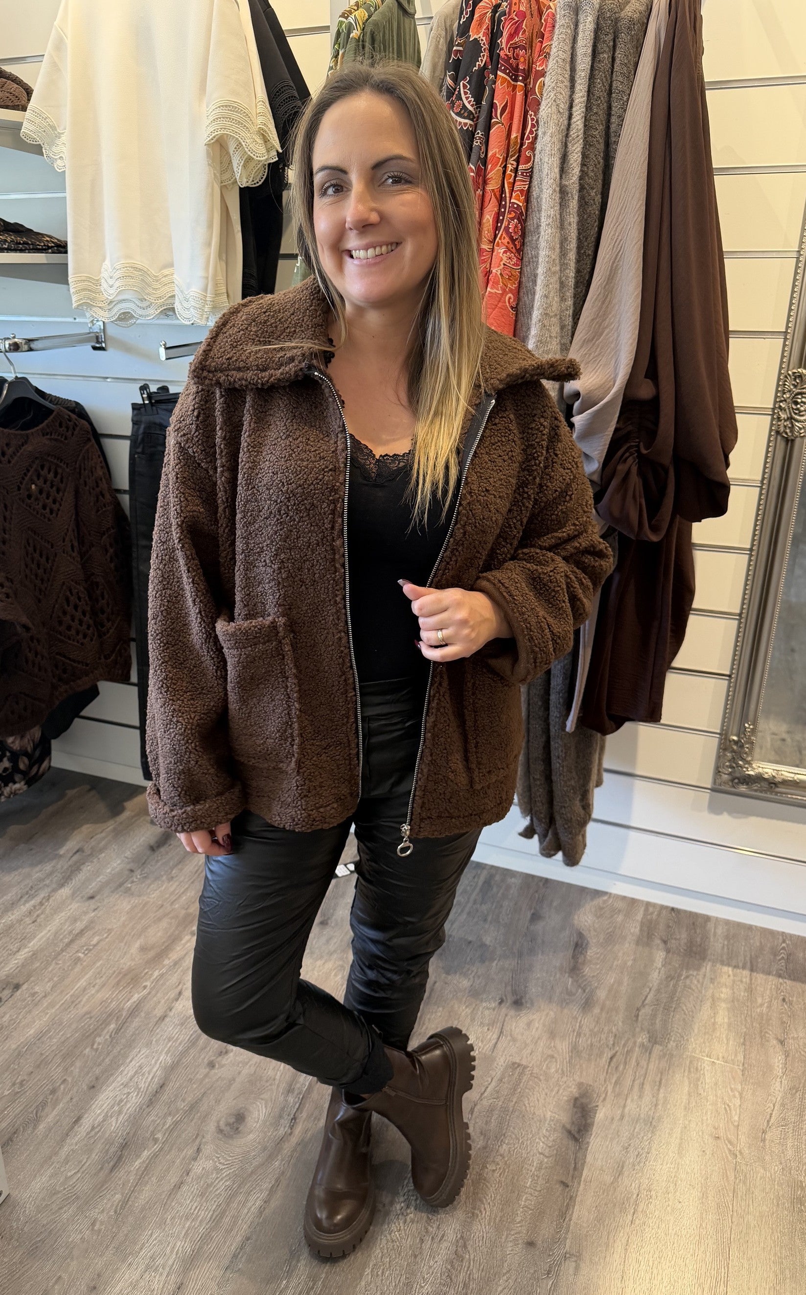 Harriet Teddyjacka Kort Zip Coffee
