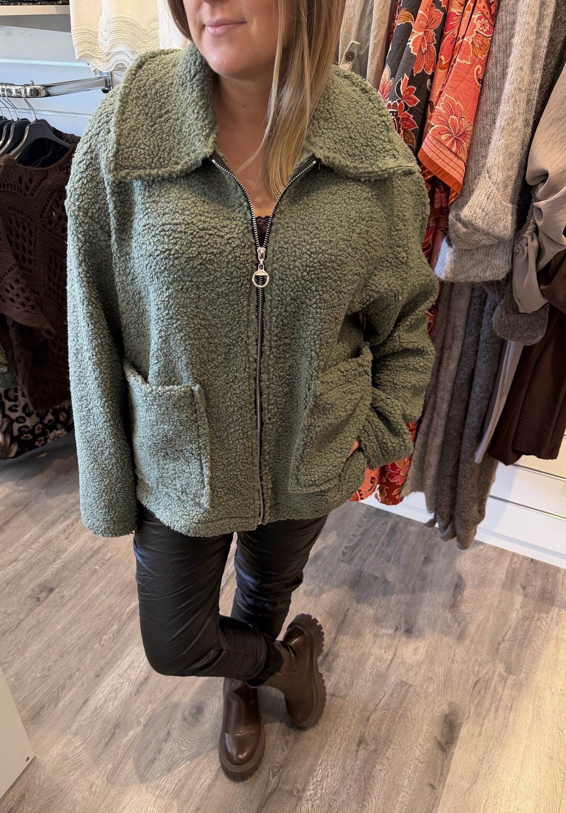 Harriet Teddyjacka Kort Zip Khaki