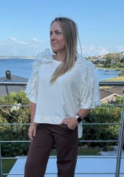 Adina - Topp med volang - Cream- Nyhet
