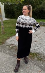 Belle  - Stickad Klänning- Mönster  -Svart - Nyhet