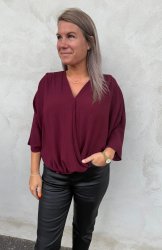 Frida- Blus V-ringad omlott - Bordo- Nyhet
