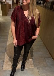 Calla- Blus V-ringad - Glitter - Bordo - Nyhet