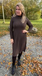 Lanna - Stickad Klänning   - Choco  - Nyhet