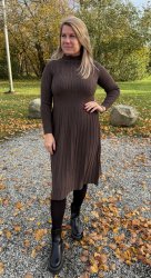 Lanna - Stickad Klänning   - Choco  - Nyhet