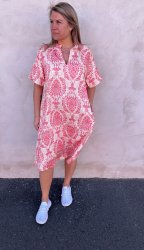 Christina- Klänning - Korall - Nyhet