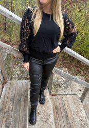 Cornelia - Topp - Virkade ärmar - Svart - Nyhet