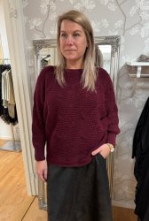 Gunhild - Stickad tröja - Vinröd - Nyhet