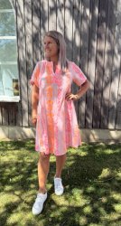 Nicolette - Klänning - Mönster - Fuxia/Korall- Nyhet