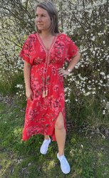 Kammi - Klänning - Blommor25- Röd- Nyhet
