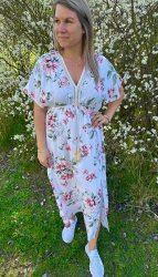 Kammi - Klänning - Blommor25- Vit- Nyhet