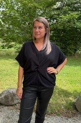 Freja - Topp med knyt - Svart - Nyhet