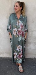 Laura - Satinklänning- Flower - Khaki -  Nyhet
