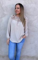 Lexi - Topp med krås  -Beige- Nyhet
