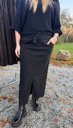 Madde - Kjol med knyt - Svart - Nyhet